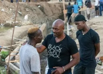 Canal sur la rivière Massacre : Jimmy Jean-Louis visite les travaux de construction