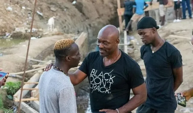 Canal sur la rivière Massacre : Jimmy Jean-Louis visite les travaux de construction