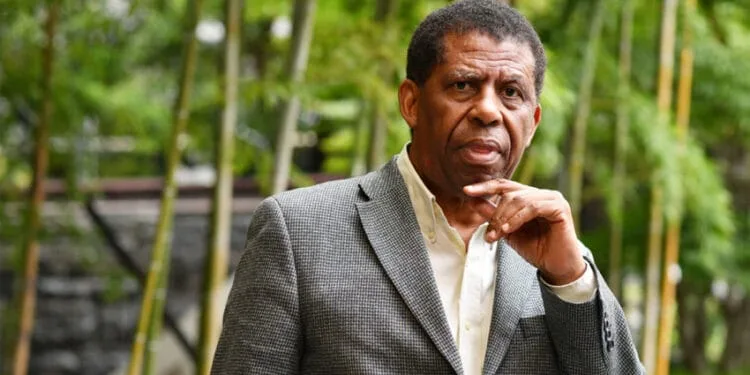Dany Laferrière reçoit le Grand Prix des Ambassadeurs Francophones à Paris