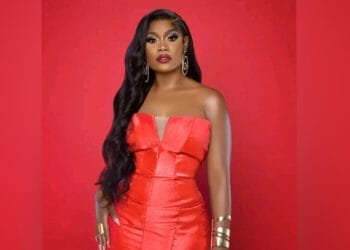 Rutshelle Guillaume sur scène de TD-Radio Canada