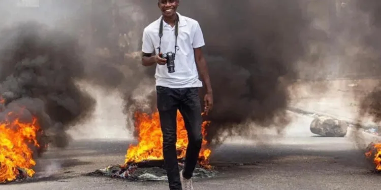 Clarens Siffroy, jeune photojournaliste haïtien sera à l’Eddie Adams Workshop en octobre prochain