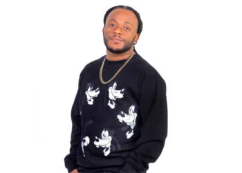 Bob Cailloux dans son clip “Again”, symbole de sa domination sur le rap haïtien