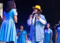 Concert de lancement de l’album « W ap renye » par la chorale Gospel Saphir Ministry, rassemblant fidèles et artistes invités dans une ambiance de louange à Port-au-Prince.