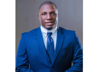 Mackenson Tenvil, l’Homme Fort au Cœur de KFM Entreprises