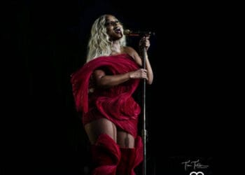 Mary J. Blige porte du Jovana Louis lors de sa tournée