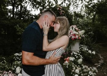 Taylor Swift et Travis Kelce annoncent leurs fiançailles